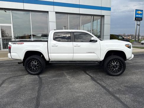 Used 2020 Toyota Tacoma TRD Sport w/ TRD Premium Sport Package image 2