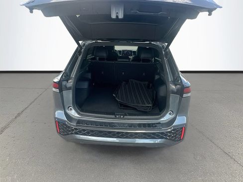 Used 2025 Volkswagen Tiguan SE R-Line FWD image 22