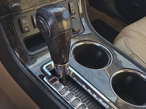 Used 2011 GMC Acadia Denali image 28