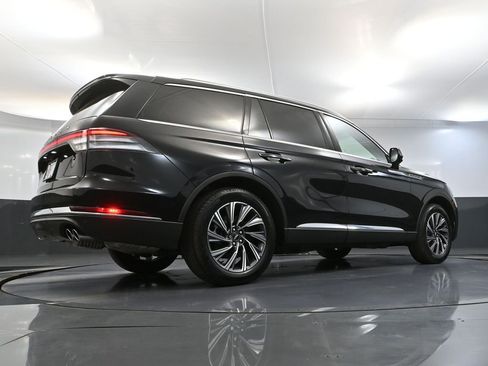 Used 2025 Lincoln Aviator AWD image 59