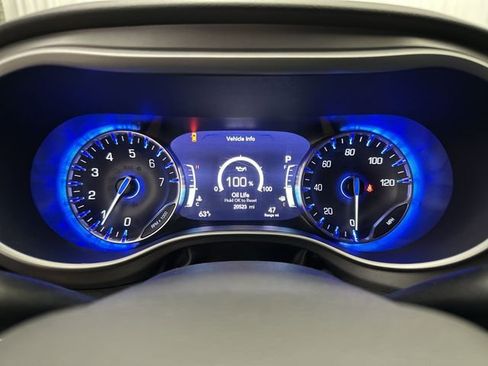 Used 2025 Chrysler Pacifica Select FWD image 14