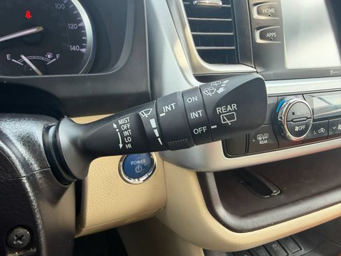 Used 2019 Toyota Highlander XLE AWD/4WD image 15
