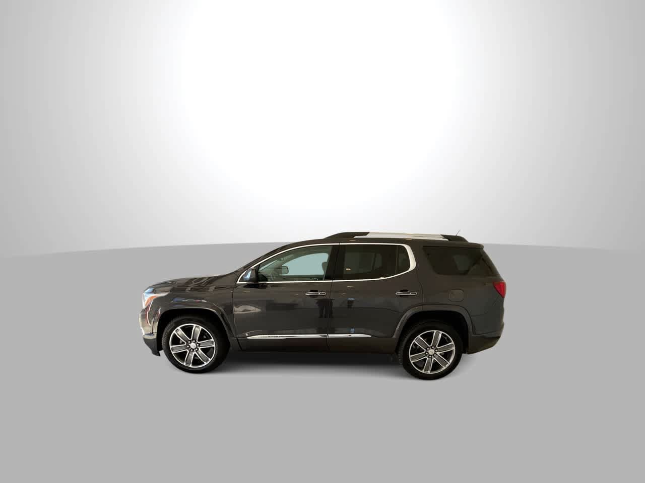 Used 2017 GMC Acadia Denali w/ Technology Package AWD/4WD image 5
