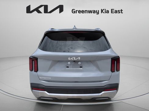 Certified 2025 Kia Sorento S FWD image 7