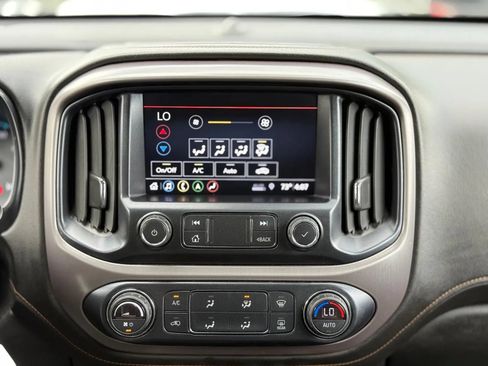 Used 2022 GMC Canyon AT4 w/ Driver Alert Package AWD/4WD image 17