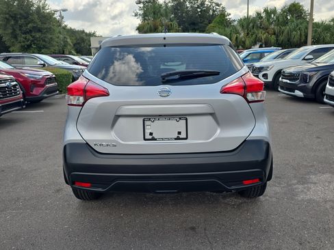 Used 2019 Nissan Kicks S FWD image 7