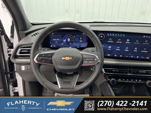 Used 2025 Chevrolet Traverse LT w/ Driver Confidence Package FWD image 26
