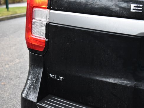 Used 2024 Ford Expedition XLT image 17