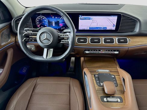 Used 2024 Mercedes-Benz GLS 580 4MATIC w/ Night Package image 24