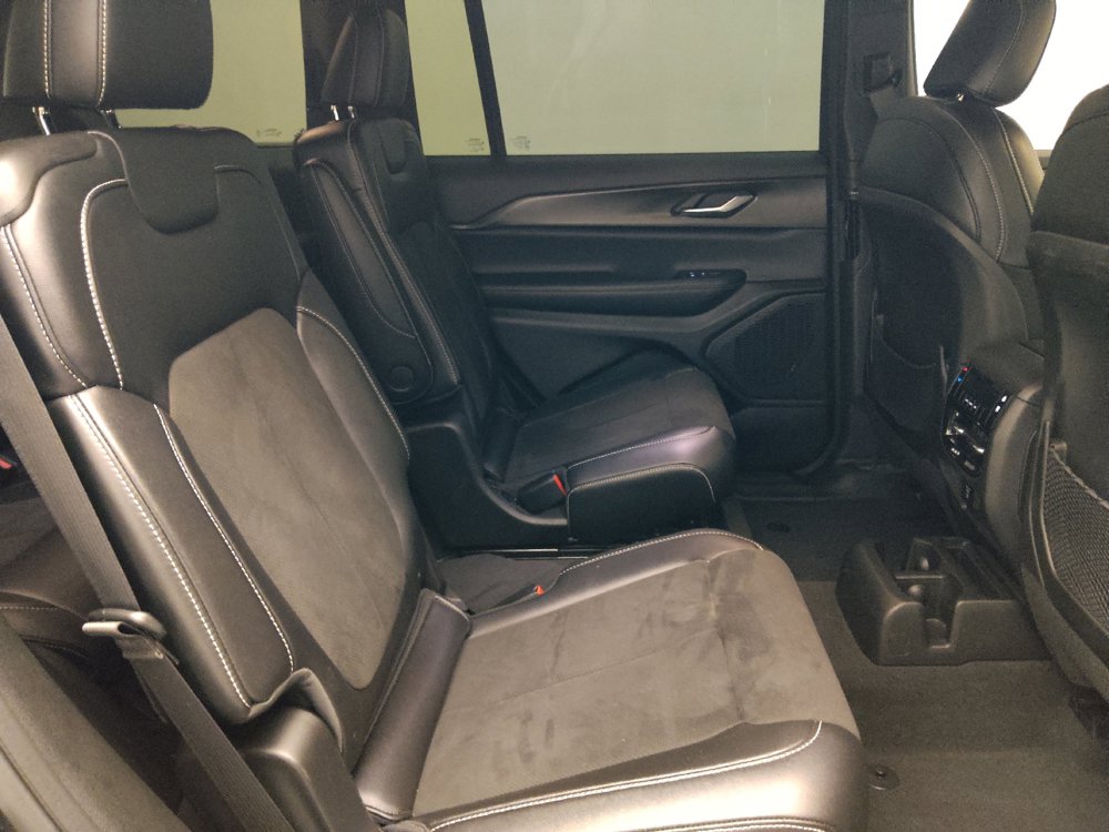Used 2023 Jeep Grand Cherokee L Laredo RWD image 19