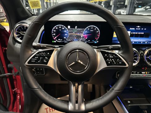 Certified 2024 Mercedes-Benz GLB 250 4MATIC image 22