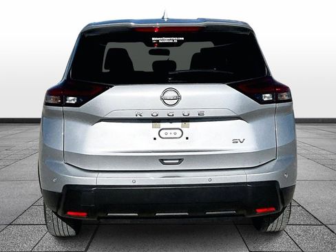Used 2024 Nissan Rogue SV image 4