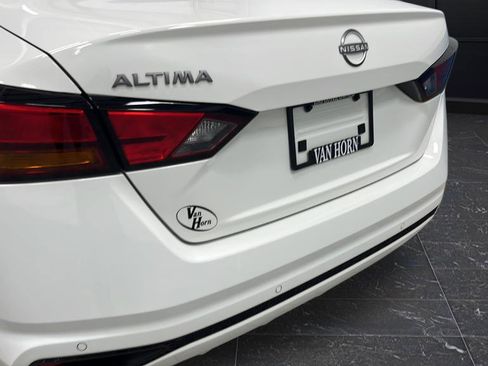 Used 2025 Nissan Altima 2.5 S FWD image 35