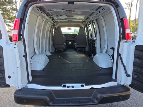 New 2026 Chevrolet Express 2500 w/ Driver Convenience Package RWD image 23