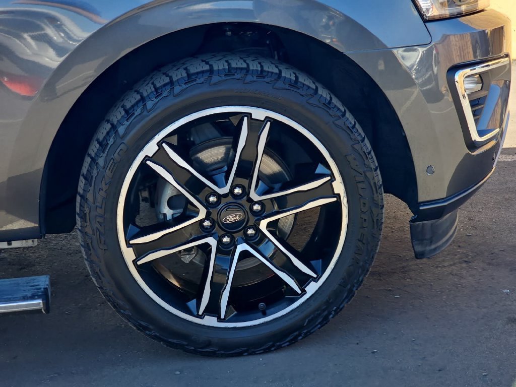 Used 2020 Ford Expedition Limited w/ Special Edition Package AWD/4WD image 41