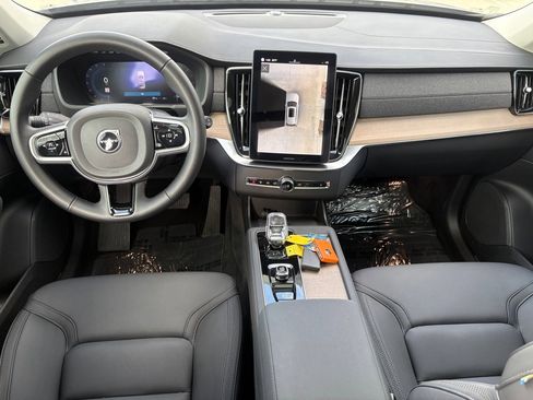 Certified 2025 Volvo XC90 B6 Plus image 13