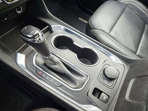 Used 2018 Chevrolet Traverse LT image 34