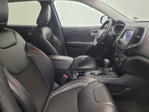 Used 2019 Jeep Cherokee Latitude Plus w/ Cold Weather Group AWD/4WD image 21