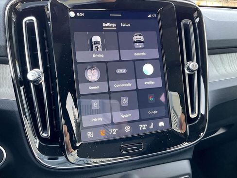 New 2026 Volvo XC40 B4 Core w/ Climate Package image 22