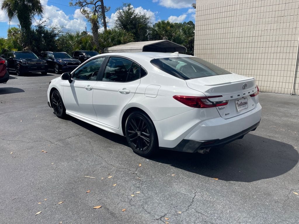 Used 2025 Toyota Camry SE FWD image 3