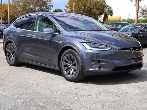 Used 2017 Tesla Model X P100D image 2