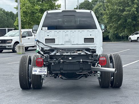 New 2025 Ford F450 XL w/ XL Chrome Package image 19