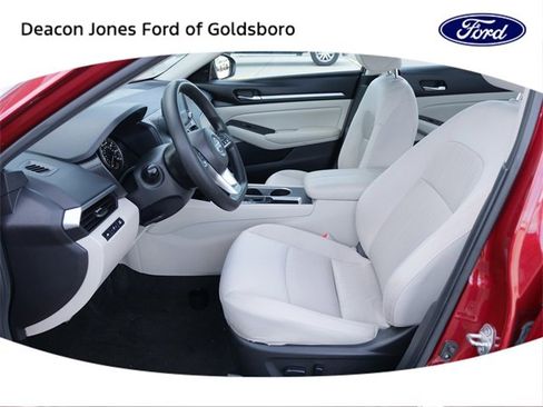 Used 2022 Nissan Altima 2.5 SV image 14