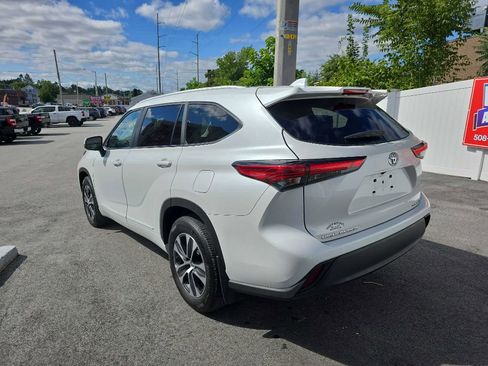 Used 2023 Toyota Highlander XLE image 10