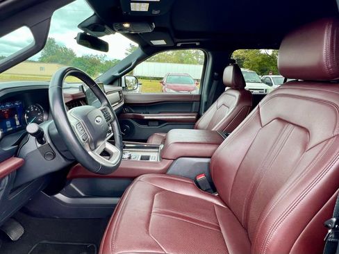 Used 2024 Ford Expedition Limited image 4