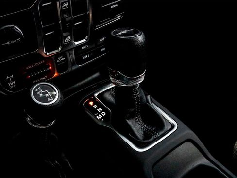 New 2025 Jeep Gladiator Mojave w/ Safety Group image 18