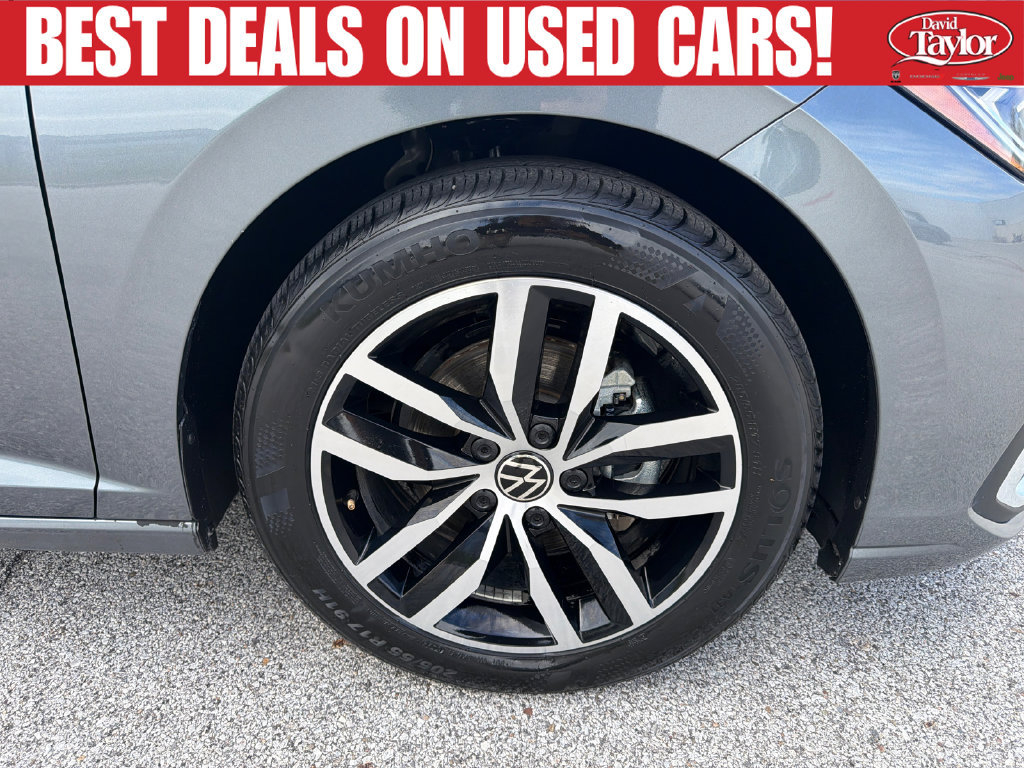 Used 2025 Volkswagen Jetta SE FWD image 30