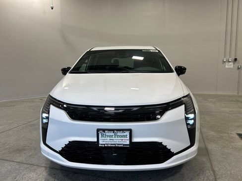 New 2027 Chrysler Pacifica Select FWD image 3