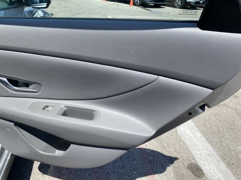 Used 2022 Hyundai Elantra SEL w/ Convenience + Premium Package FWD image 17
