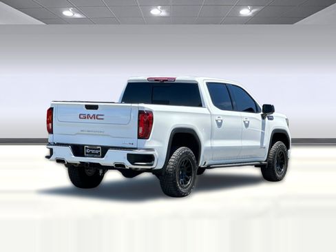 Used 2023 GMC Sierra 1500 AT4 w/ Technology Package AWD/4WD image 9