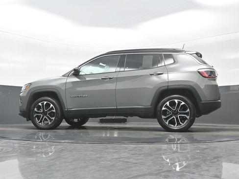 Used 2022 Jeep Compass Limited w/ Sun and Sound Group image 27