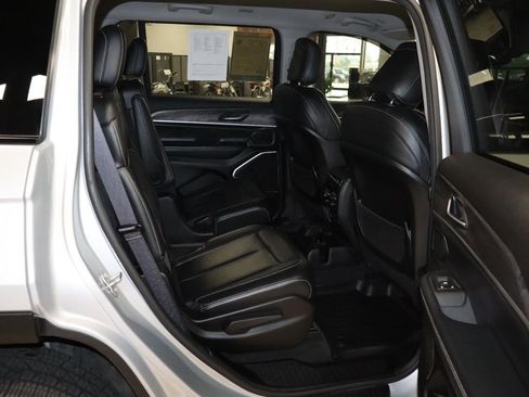 Used 2021 Jeep Grand Cherokee L Limited AWD/4WD image 36
