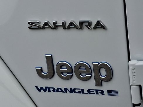Used 2023 Jeep Wrangler Sahara w/ Cold Weather Group image 32