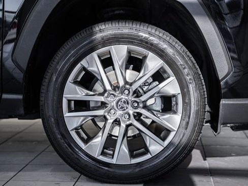 Used 2020 Toyota RAV4 XLE Premium image 17