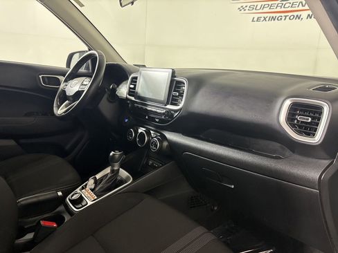 Used 2025 Hyundai Venue SEL FWD image 29