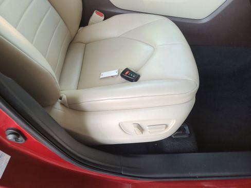 Used 2020 Toyota Highlander XLE image 24