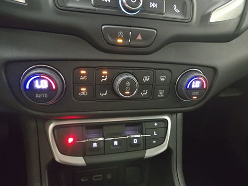 Certified 2024 GMC Terrain SLE w/ Driver Convenience Package FWD image 25