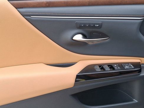 Used 2024 Lexus ES 350 w/ Premium Package image 13