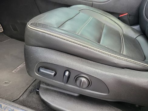 Used 2018 GMC Acadia Denali w/ Technology Package FWD image 12