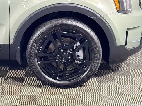 Used 2025 Kia Telluride AWD image 24