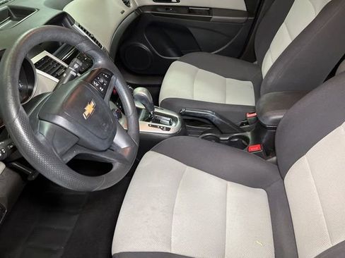 Used 2014 Chevrolet Cruze LS image 20