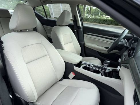 Used 2023 Nissan Altima 2.5 SV w/ SV Premium Package FWD image 32