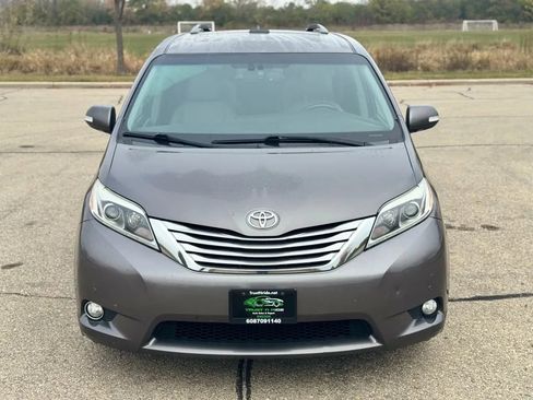 Used 2017 Toyota Sienna Limited Premium image 2