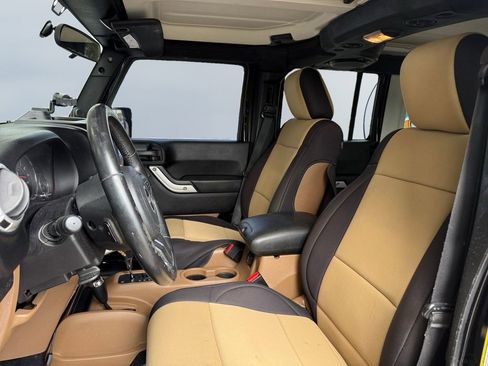 Used 2011 Jeep Wrangler Unlimited Rubicon w/ Connectivity Group image 19