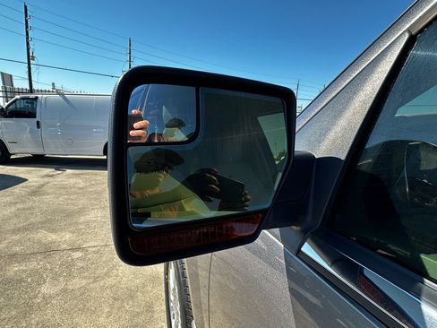 Used 2012 Lincoln Navigator 2WD image 15