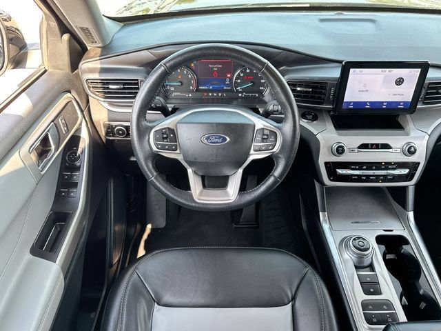 Used 2023 Ford Explorer XLT w/ Equipment Group 202A RWD image 14